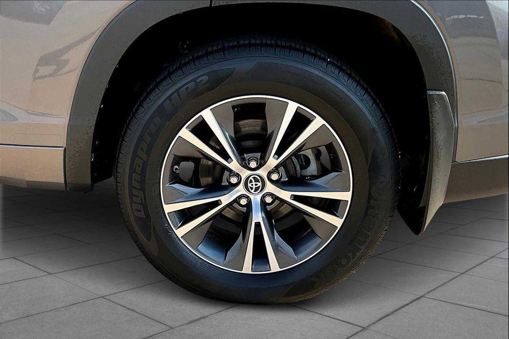 used 2017 Toyota Highlander car, priced at $20,498