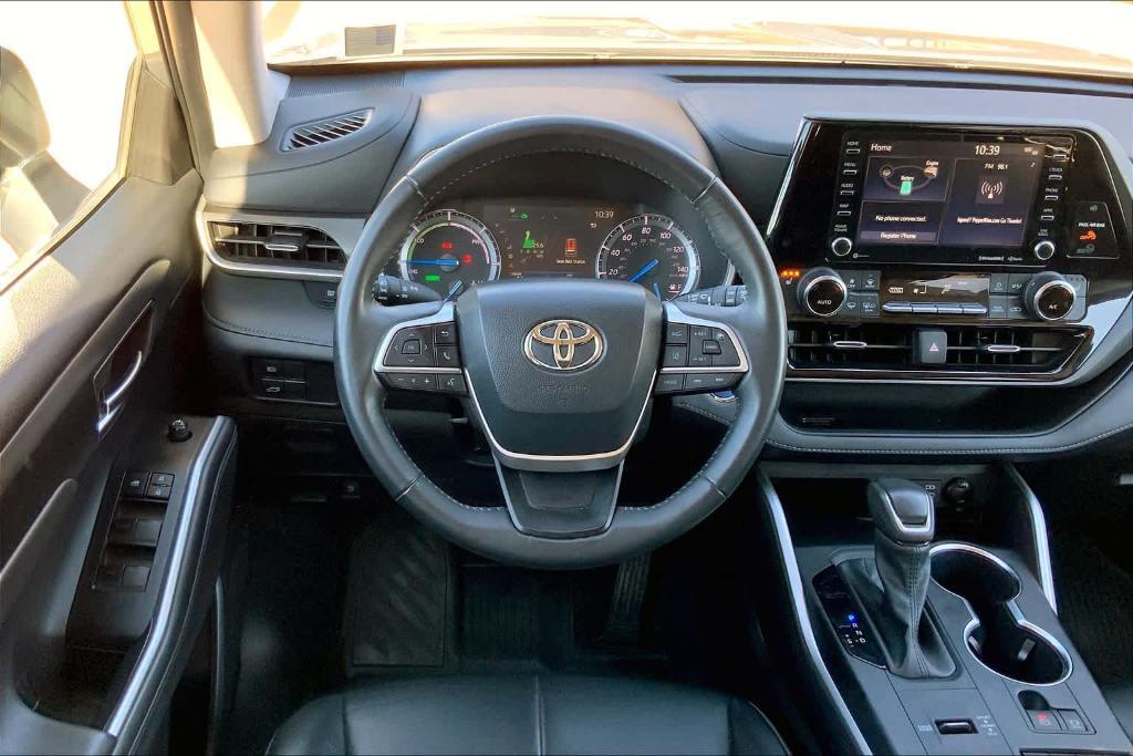 used 2022 Toyota Highlander Hybrid car, priced at $40,900