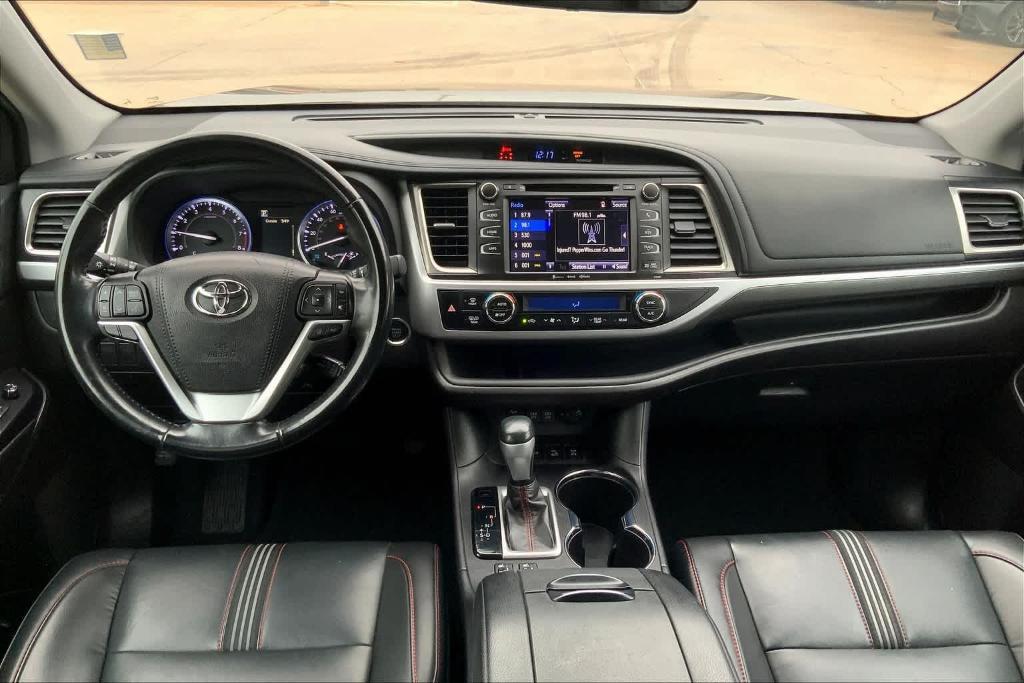 used 2019 Toyota Highlander car, priced at $31,900