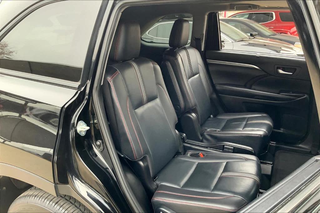 used 2019 Toyota Highlander car, priced at $31,900