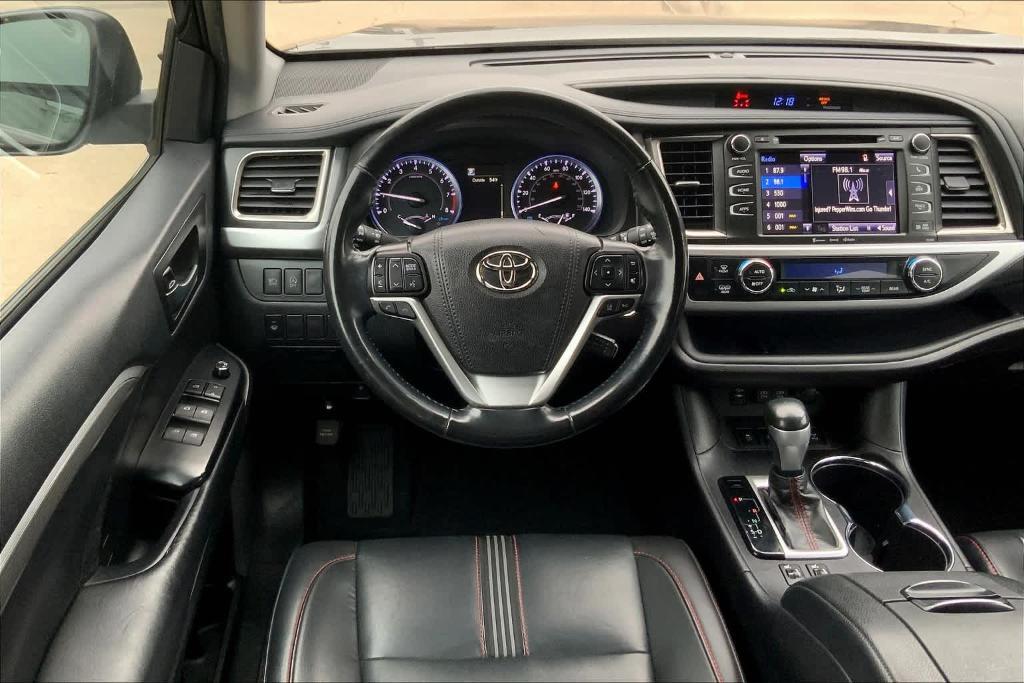 used 2019 Toyota Highlander car, priced at $31,900