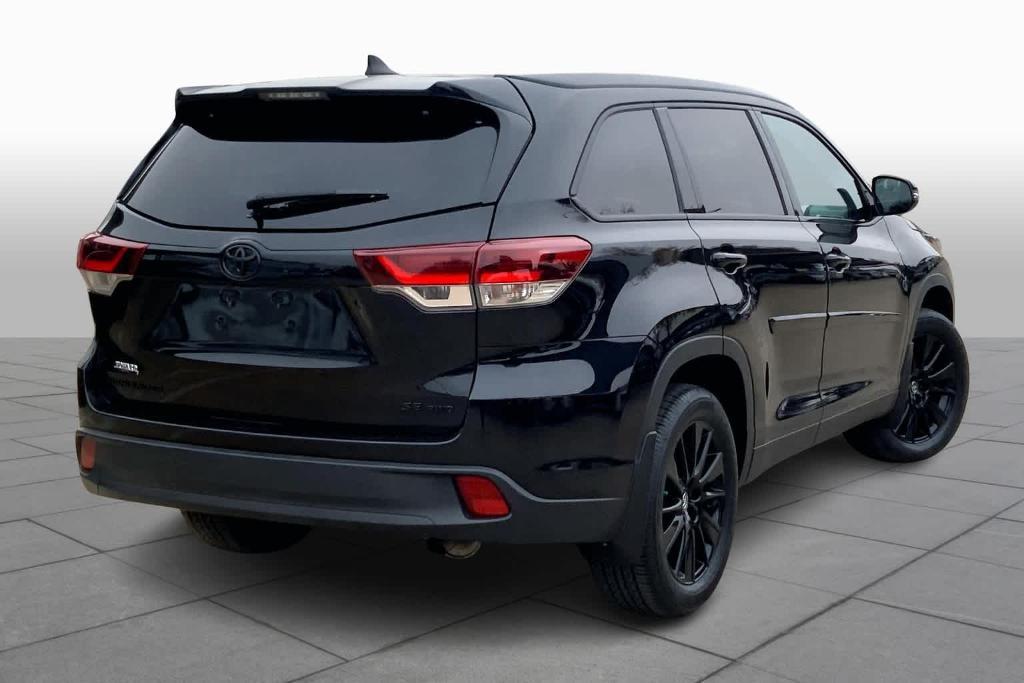 used 2019 Toyota Highlander car, priced at $31,900