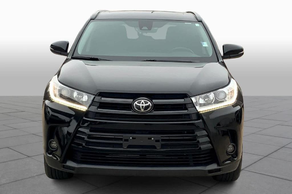 used 2019 Toyota Highlander car, priced at $31,900