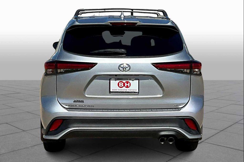 used 2022 Toyota Highlander car, priced at $29,995