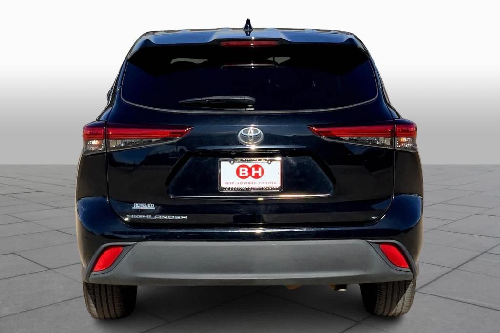 used 2020 Toyota Highlander car, priced at $26,900