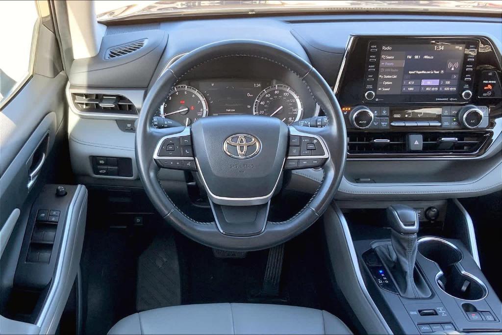 used 2022 Toyota Highlander car, priced at $38,900