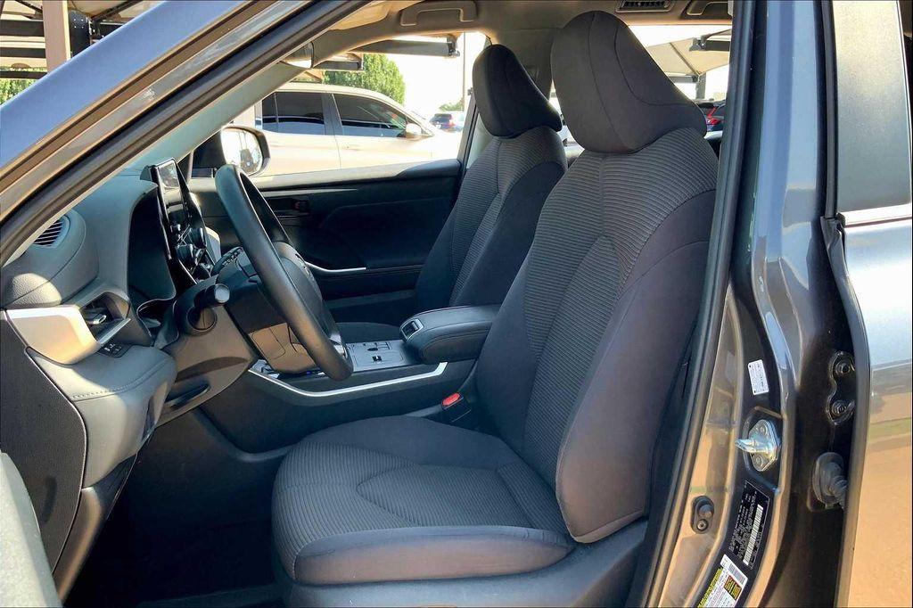 used 2023 Toyota Highlander car, priced at $32,143