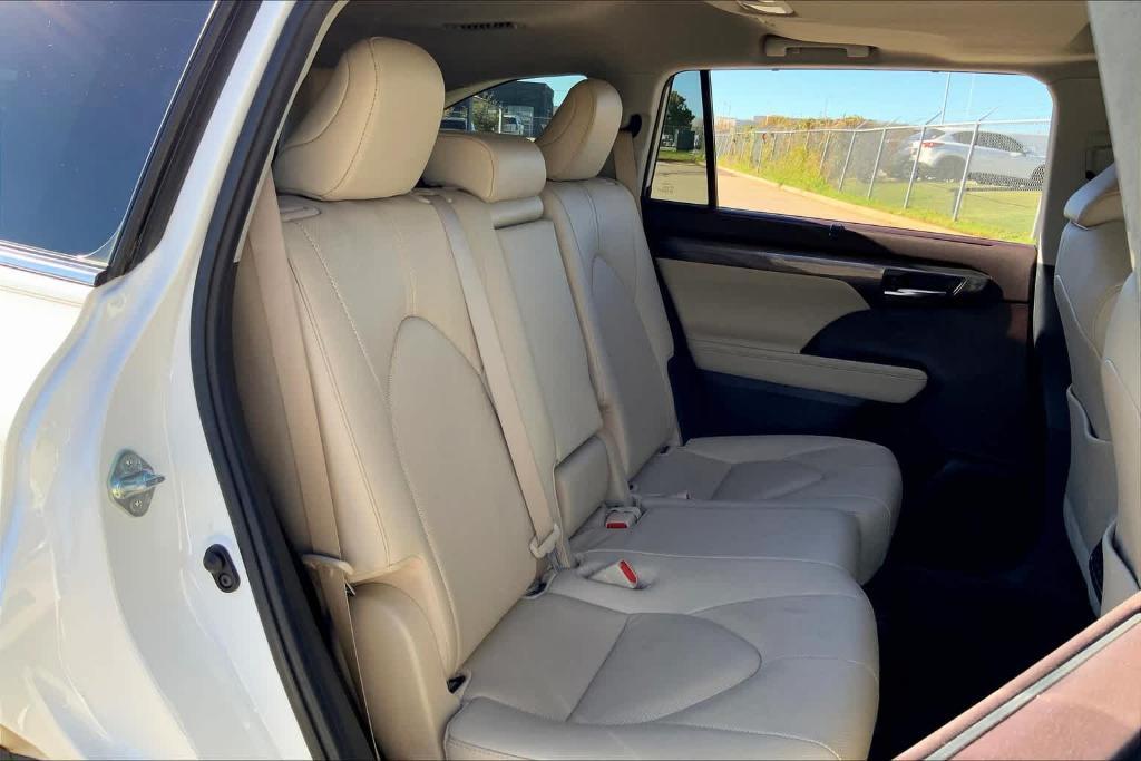 used 2020 Toyota Highlander car, priced at $31,311