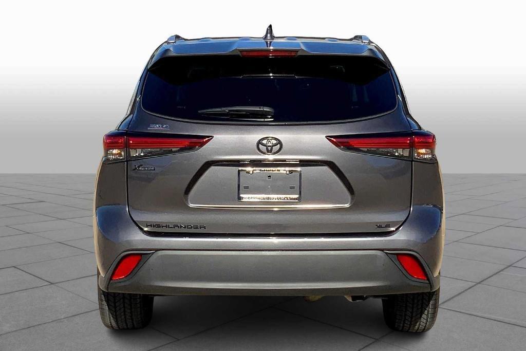 used 2022 Toyota Highlander car, priced at $34,900