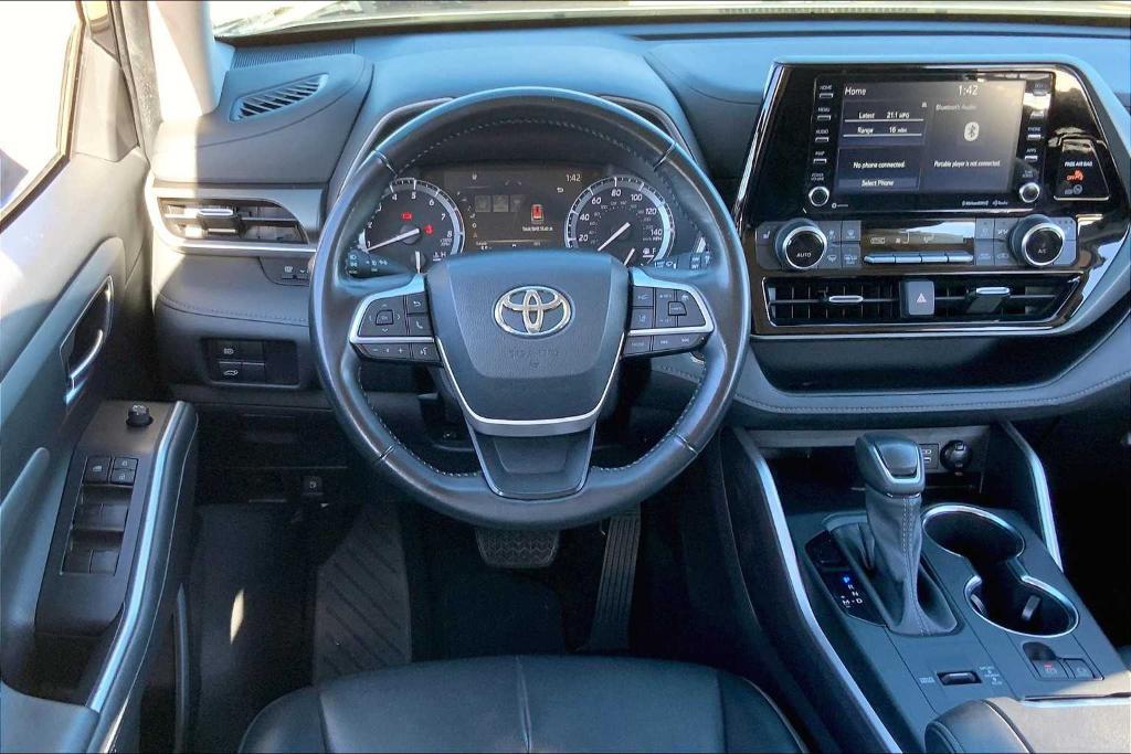 used 2022 Toyota Highlander car, priced at $34,900