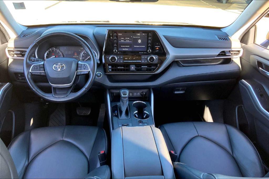 used 2022 Toyota Highlander car, priced at $34,900