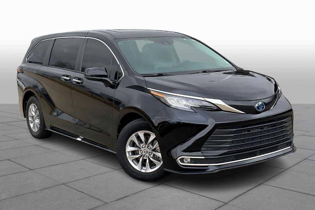 used 2022 Toyota Sienna car, priced at $39,900