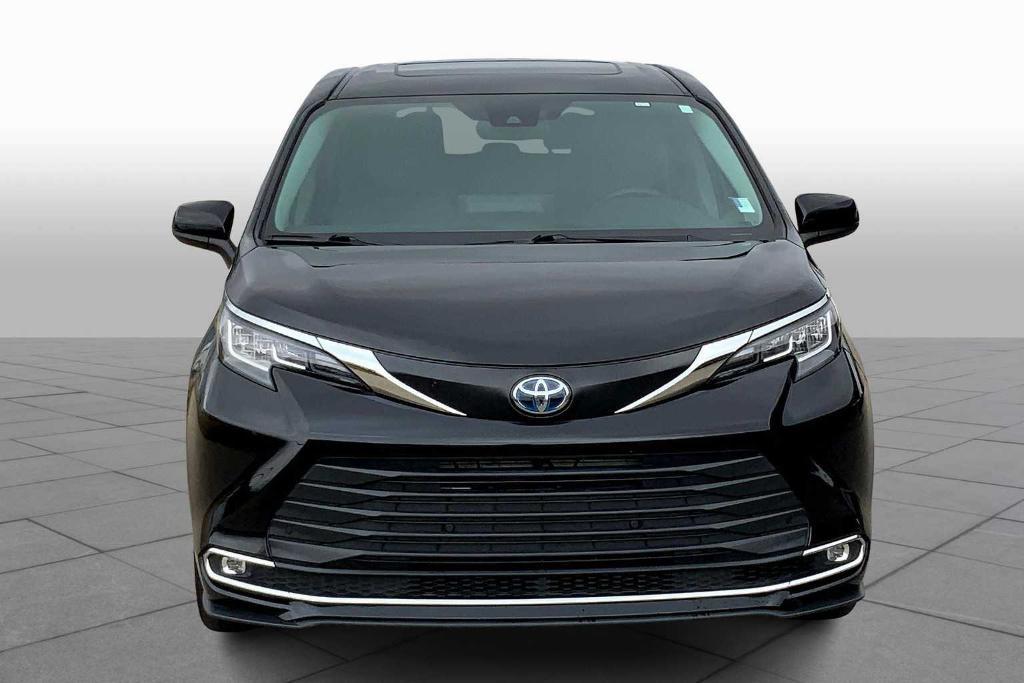 used 2022 Toyota Sienna car, priced at $39,900