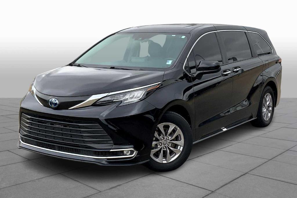 used 2022 Toyota Sienna car, priced at $39,900