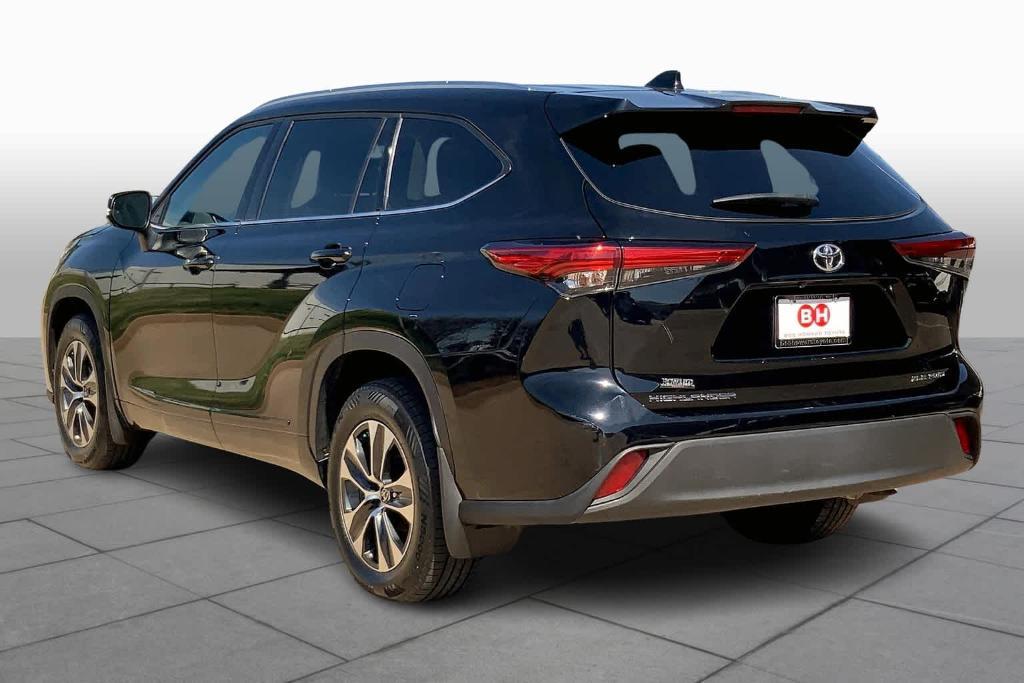 used 2021 Toyota Highlander car, priced at $33,755