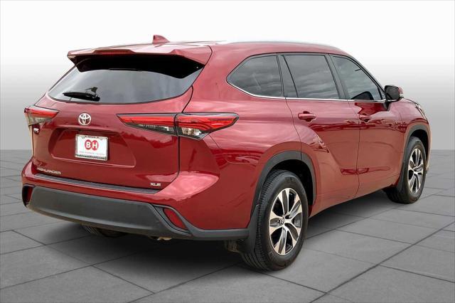 used 2023 Toyota Highlander car, priced at $39,900