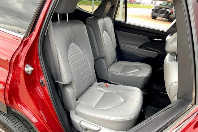 used 2023 Toyota Highlander car, priced at $39,900