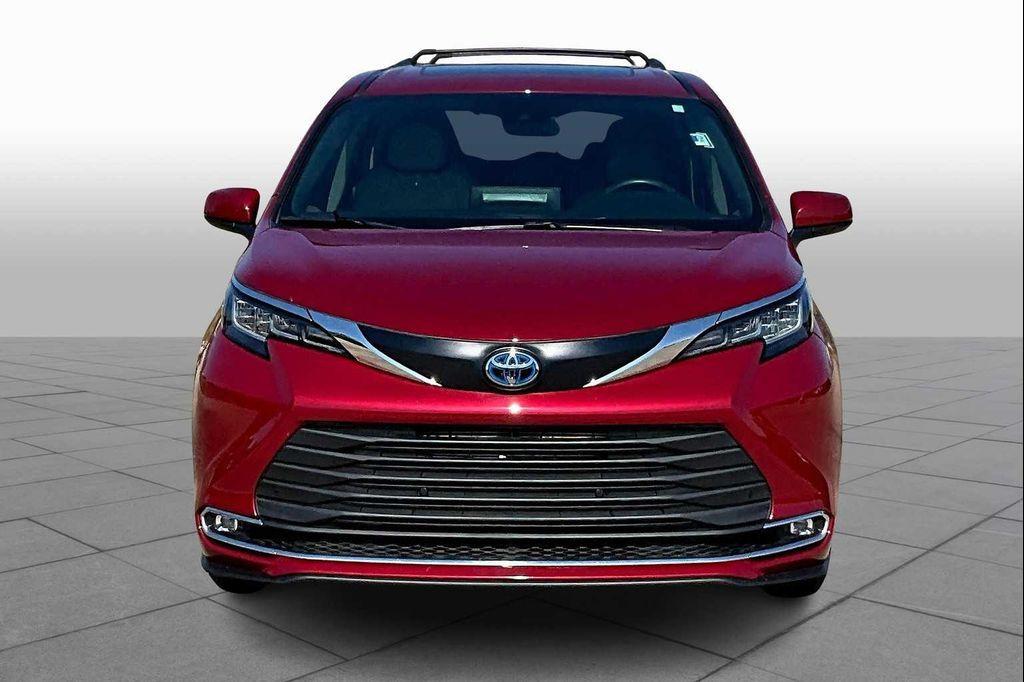 used 2022 Toyota Sienna car, priced at $43,900