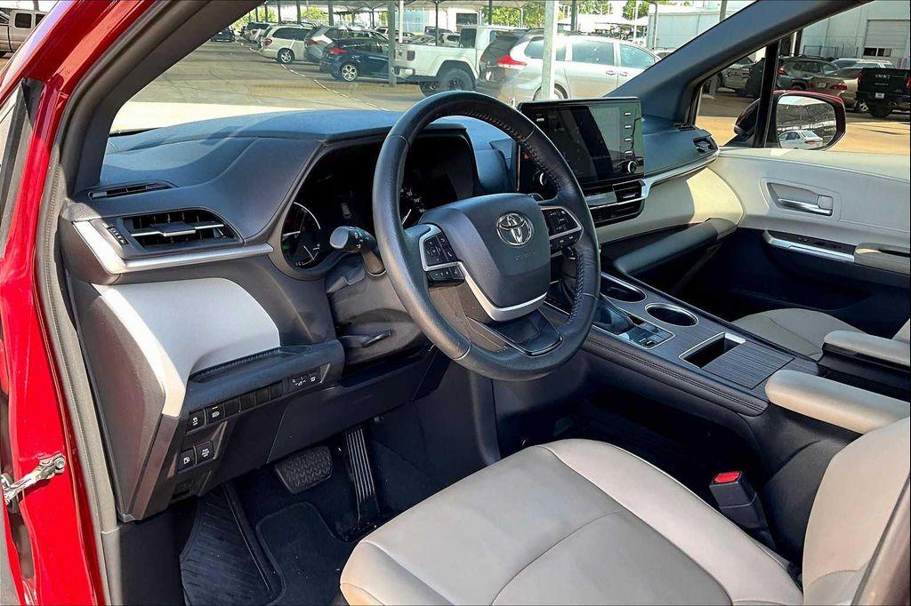used 2022 Toyota Sienna car, priced at $43,900