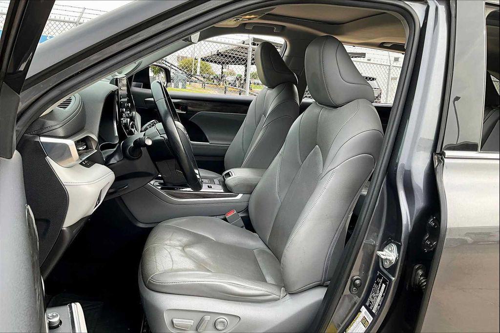 used 2020 Toyota Highlander car, priced at $23,487