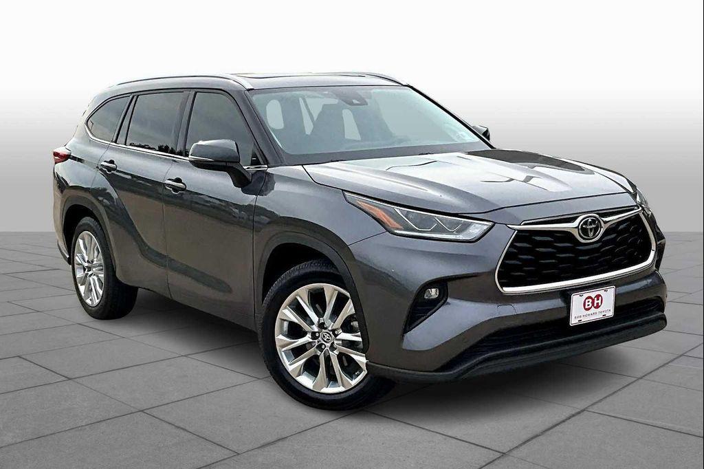 used 2020 Toyota Highlander car, priced at $23,487
