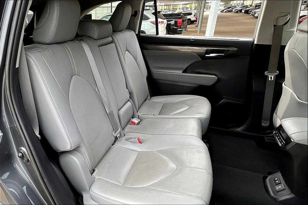 used 2020 Toyota Highlander car, priced at $23,487