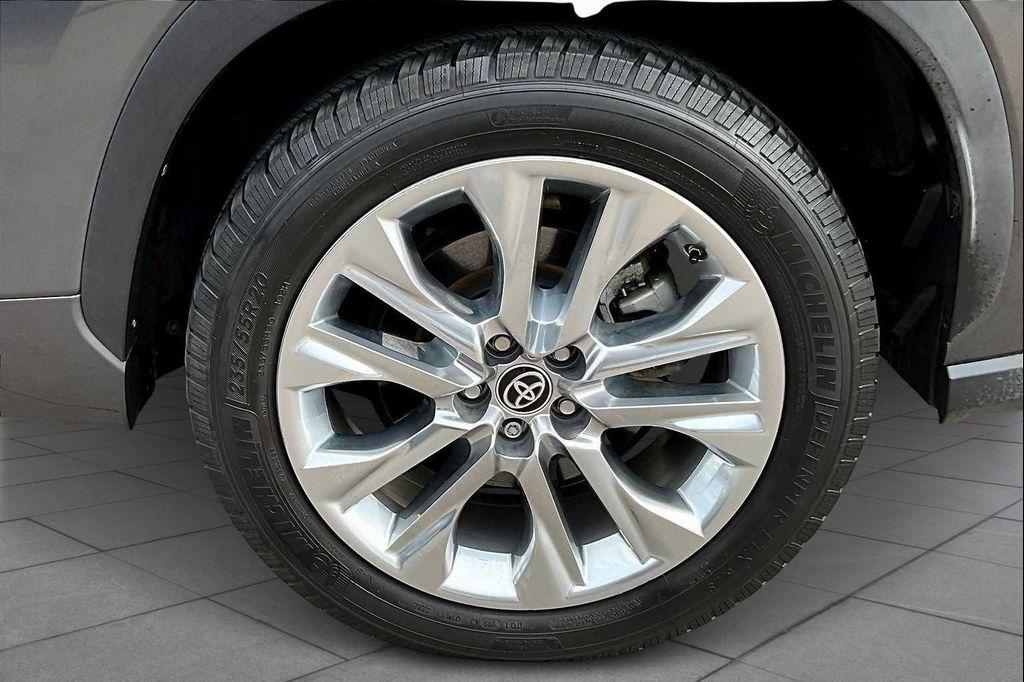 used 2020 Toyota Highlander car, priced at $23,487