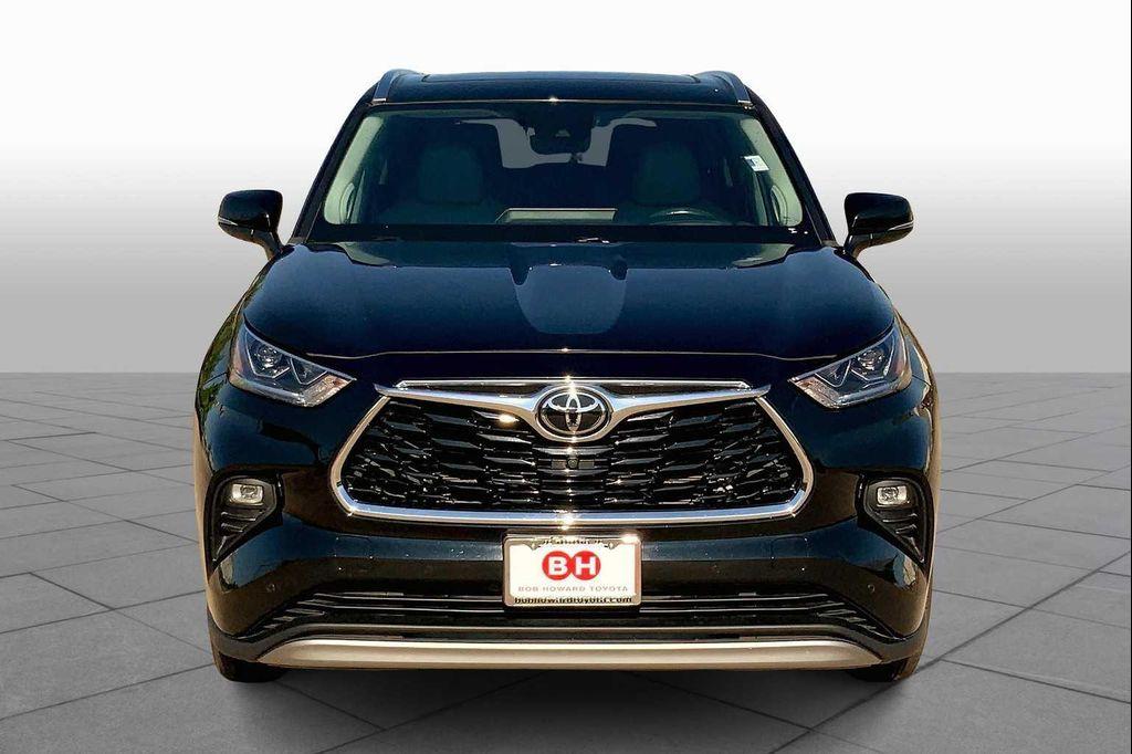 used 2022 Toyota Highlander car, priced at $34,223