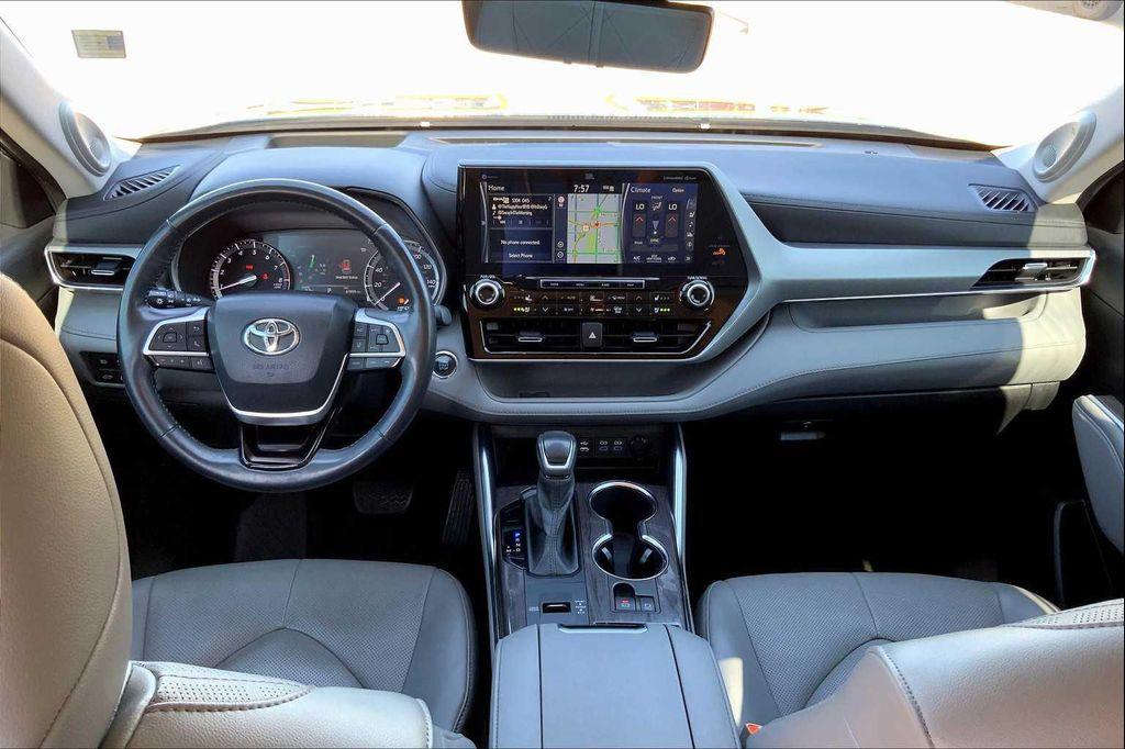 used 2022 Toyota Highlander car, priced at $34,223