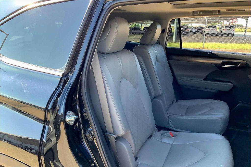 used 2022 Toyota Highlander car, priced at $34,223