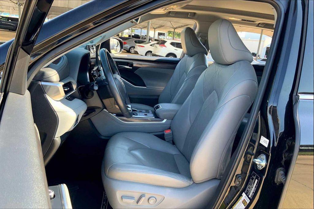 used 2022 Toyota Highlander car, priced at $34,223
