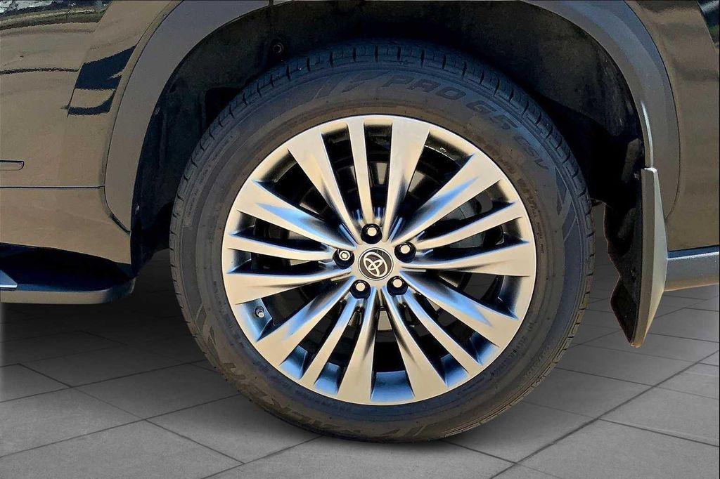 used 2022 Toyota Highlander car, priced at $34,223