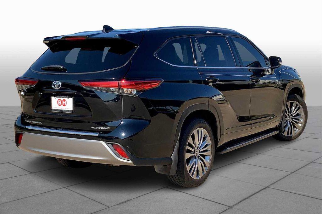 used 2022 Toyota Highlander car, priced at $34,223