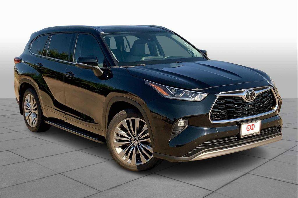 used 2022 Toyota Highlander car, priced at $34,223