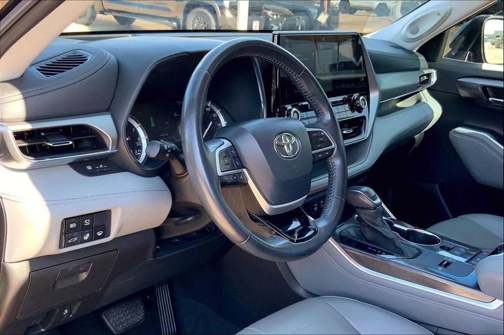 used 2022 Toyota Highlander car, priced at $34,223