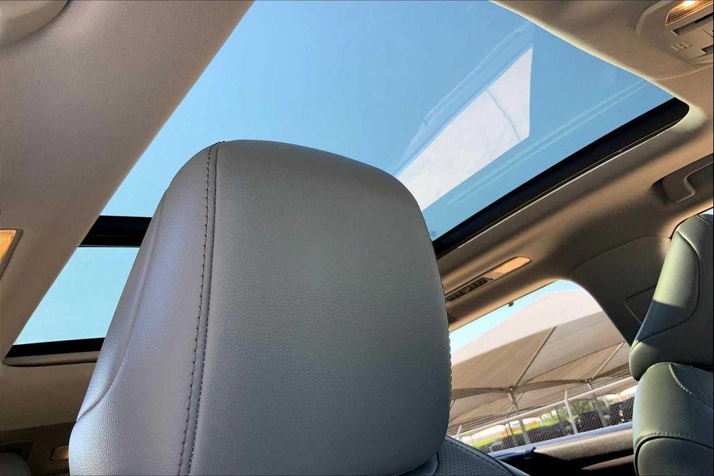 used 2022 Toyota Highlander car, priced at $34,223