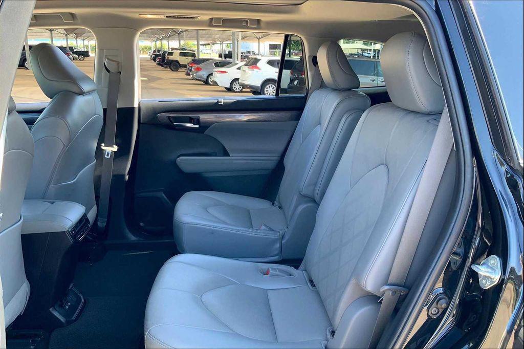 used 2022 Toyota Highlander car, priced at $34,223