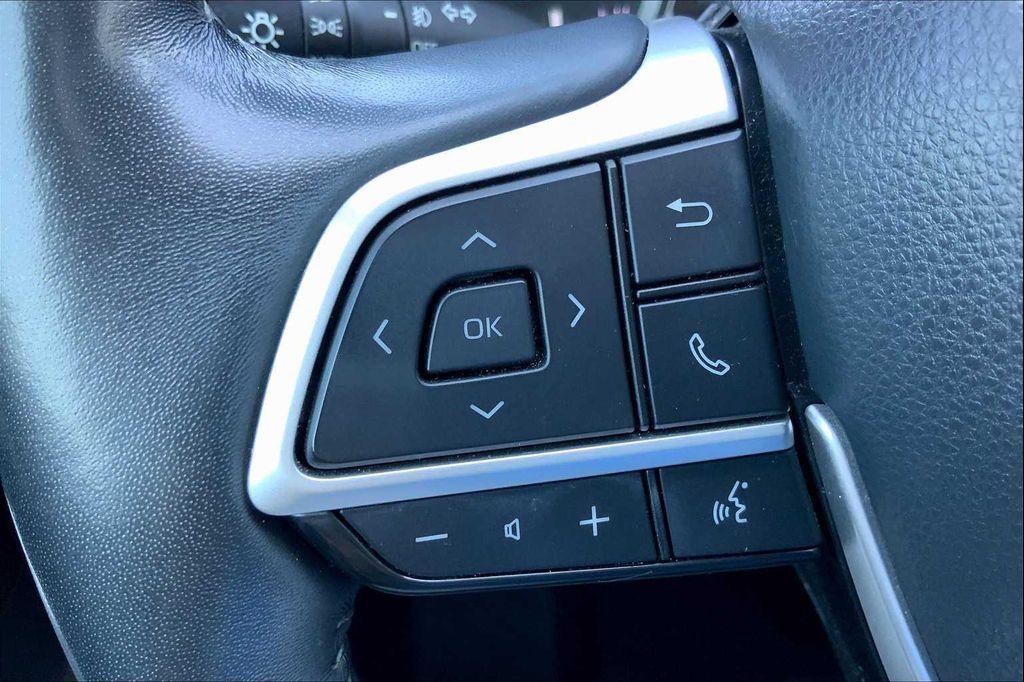 used 2022 Toyota Highlander car, priced at $34,223