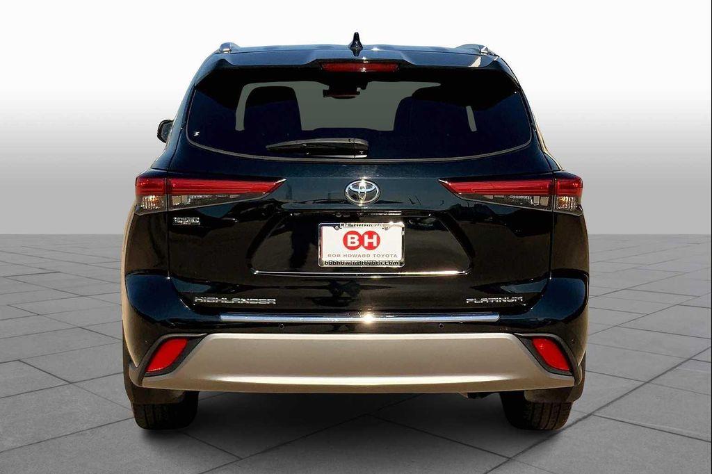used 2022 Toyota Highlander car, priced at $34,223