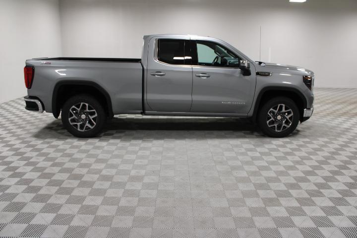 new 2025 GMC Sierra 1500 car, priced at $55,400