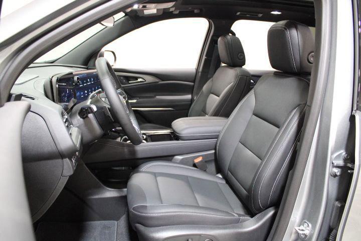 new 2025 Chevrolet Traverse car, priced at $44,195
