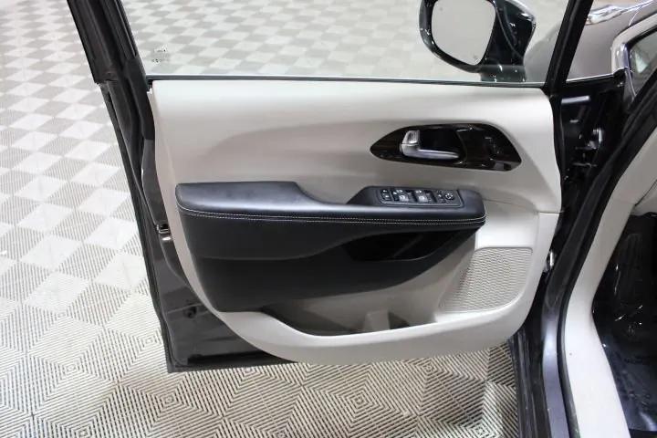 used 2023 Chrysler Pacifica car, priced at $28,285