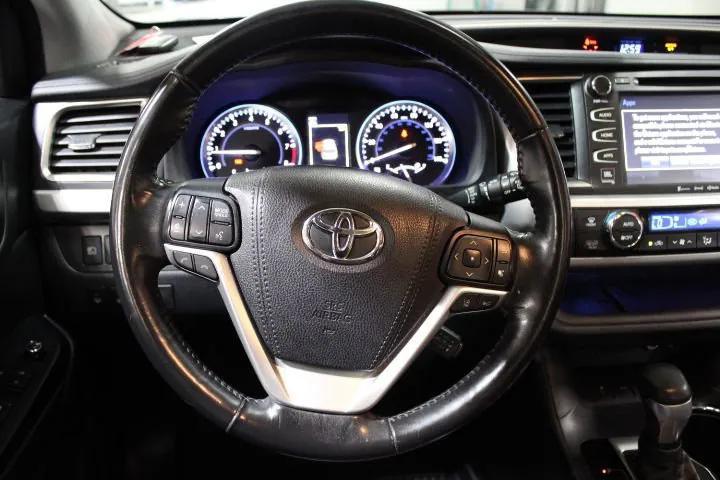 used 2018 Toyota Highlander car, priced at $26,735
