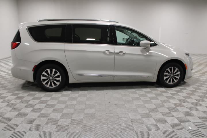 used 2020 Chrysler Pacifica car, priced at $23,285