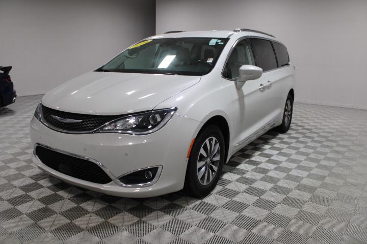 used 2020 Chrysler Pacifica car, priced at $23,285