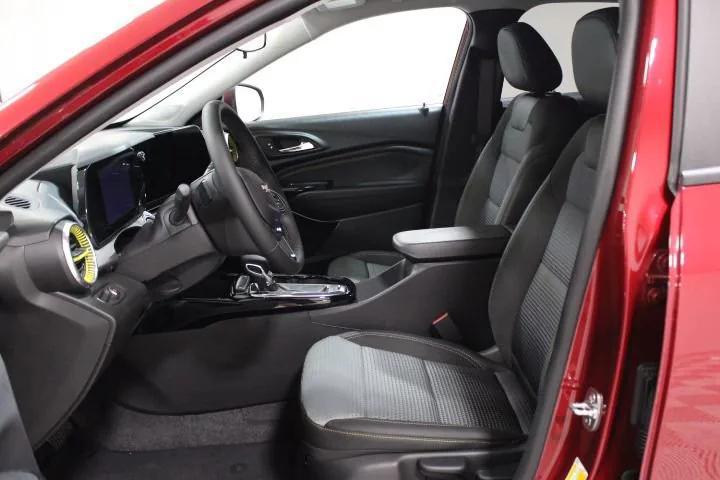 new 2025 Chevrolet Trax car, priced at $23,985