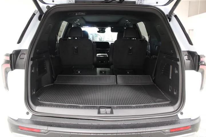 new 2026 Chevrolet Traverse car, priced at $55,875