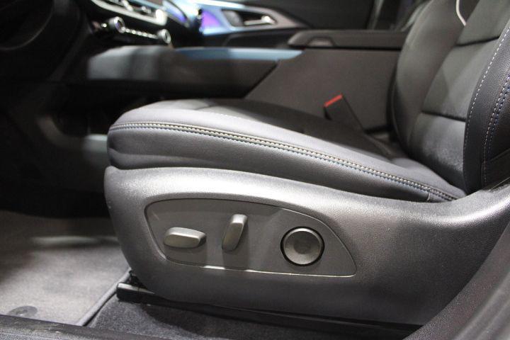 new 2025 Chevrolet Equinox EV car, priced at $40,395