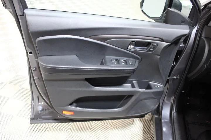 used 2022 Honda Pilot car, priced at $37,495