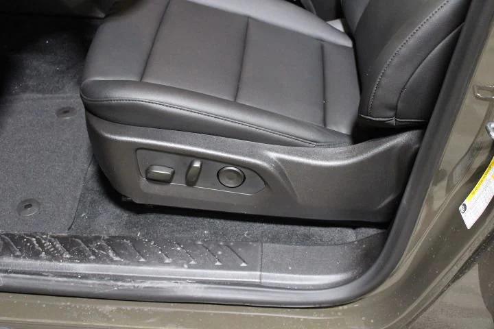new 2025 Chevrolet Colorado car, priced at $46,265